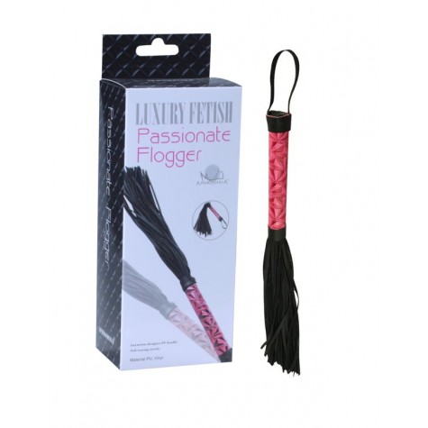 Аккуратная плетка с розовой рукоятью Passionate Flogger - 39 см.